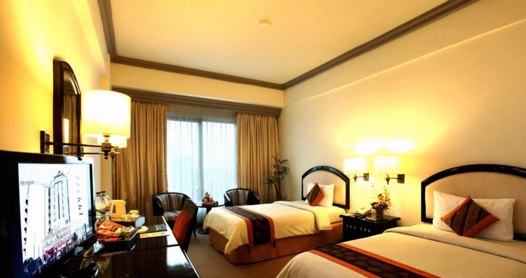 Maxwell Hotel Jakarta Exterior photo